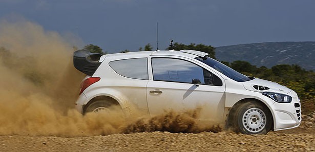 Hyundai i20 WRC toprak testlerine başladı